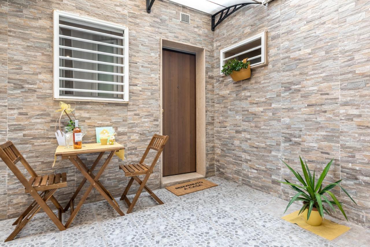 Yhellow Home Comfy Apartment Bari Exterior photo